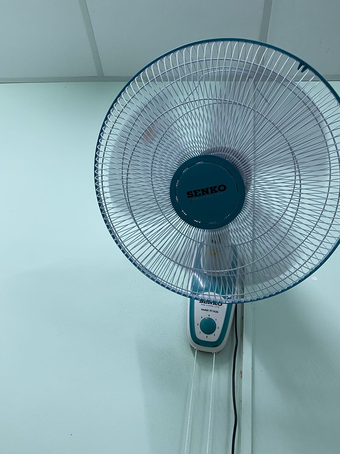 Người bán đóng gói rất cẩn thận, đúng phân loại đã chọn. 
Sản phẩm mới sử dụng, thấy khá chất lượng, quạt mạnh, ít ồn.