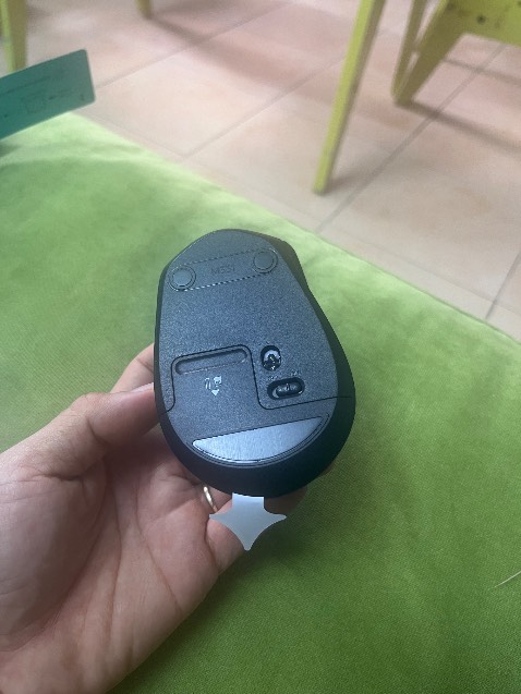 Đúng mô tả ! Mua lần thứ 3 rồi. Nhà xài hao chuột quá mặc dù chuột cực tốt. Giao nhanh chóng + đóng gói tốt.