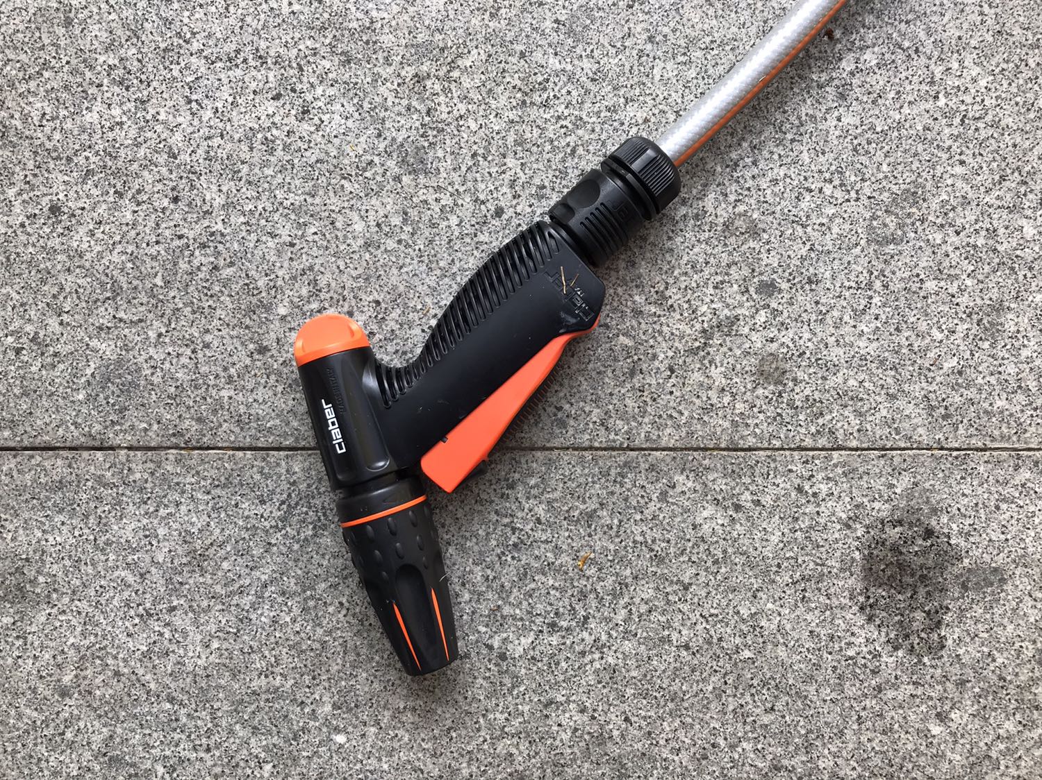 Vòi phum tốt. Nếu kèm thêm vòng nối nhanh sẽ OK hơn.