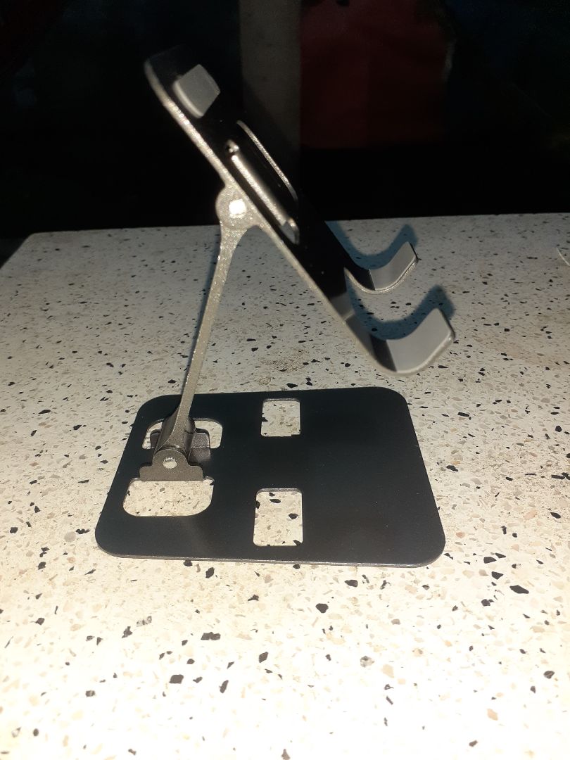 Chất liệu chắc chắn,các khớp ko bị lỏng lẻo. Thiết kế đẹp