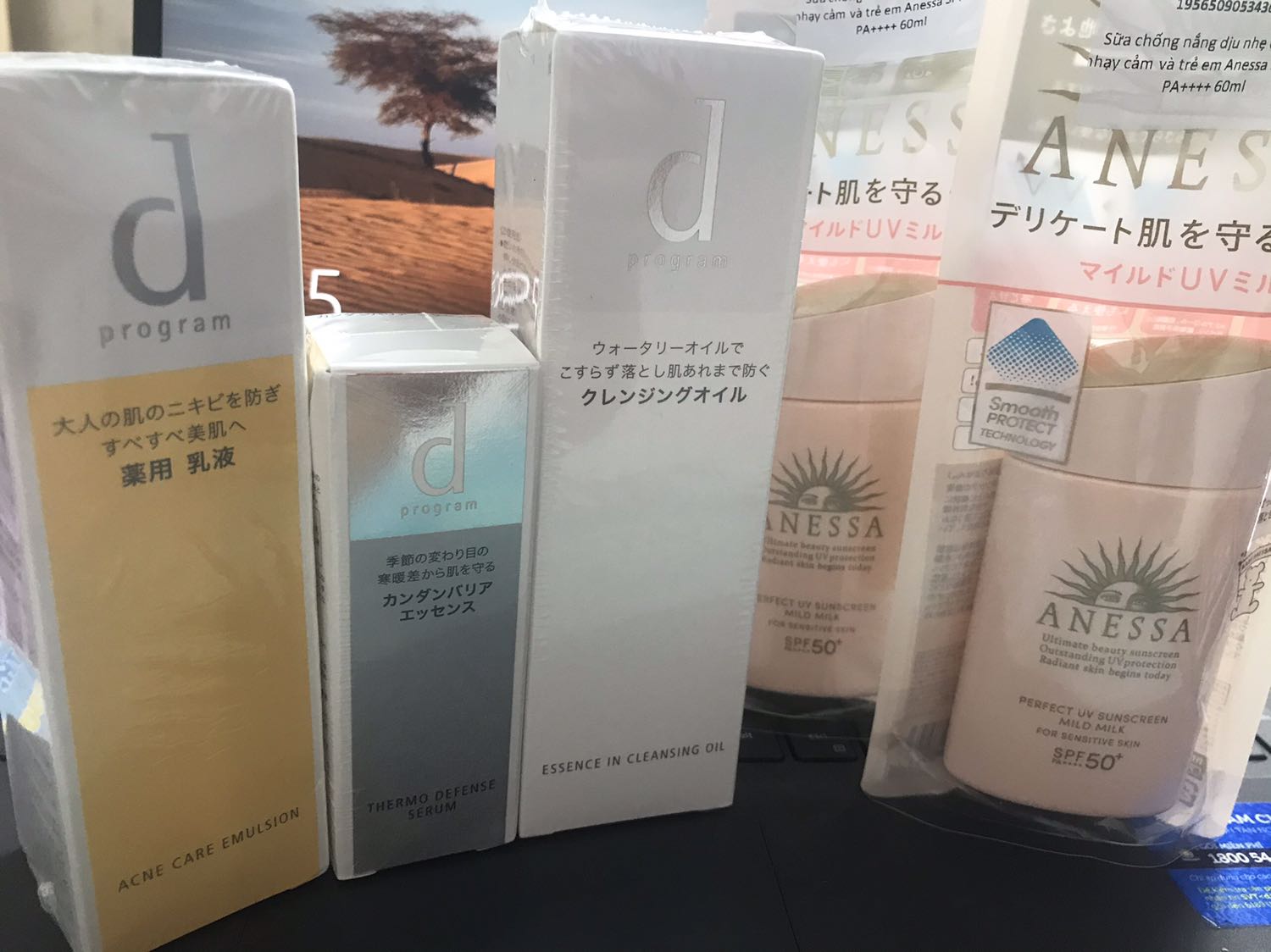 Mua của Tiki thì mình yên tâm. So giá thì bên tiki rẻ mà hay có khuyến mại khủng hơn. Mình sẽ ủng hộ tiếp. Mỗi tội qua 1 đợt sale là lại nghèo do săn deal hihi Mua của Tiki thì mình yên tâm. So giá thì bên tiki rẻ mà hay có khuyến mại khủng hơn. Mình sẽ ủng hộ tiếp. Mỗi tội qua 1 đợt sale là lại nghèo do săn deal hihi