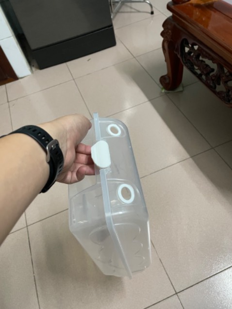 Nói là nhiều màu, nhưng giao có 1 màu. Lại còn bị gãy mất cái chốt nữa.