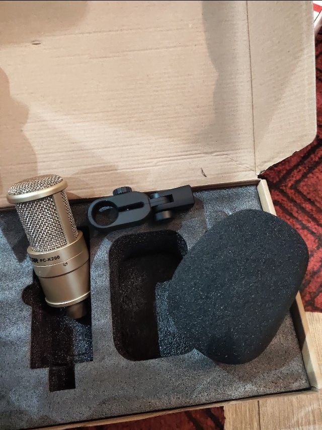 Đập hộp mic thu âm pc k200 cho ae xem, thấy shop quảng cáo quá trời, mà nhận hàng y như thật, phải quay video lại. đúng công ty có khác, làm ăn uy tín, giao hàng chuẩn, shop UY TÍN