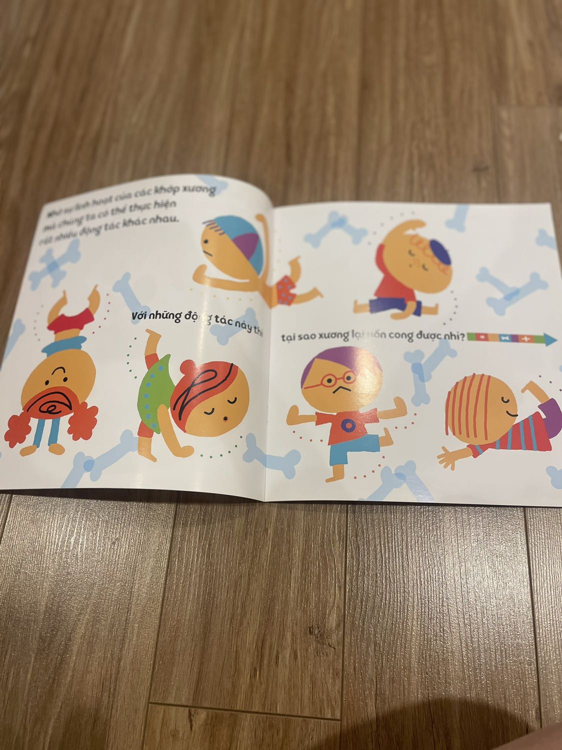 Sách hay, hình sinh động, màu sắc bắt mắt, nội dung thiết thực. Rất nên mua cho con đọc hoặc xem và nghe mẹ kể các mẹ ạ.