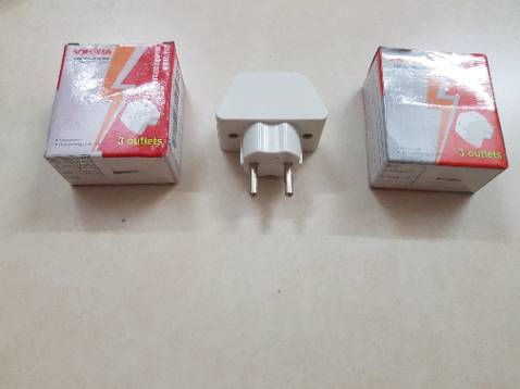 Ổ cắm rất chắc chắn, cắm thoải mái không chật.