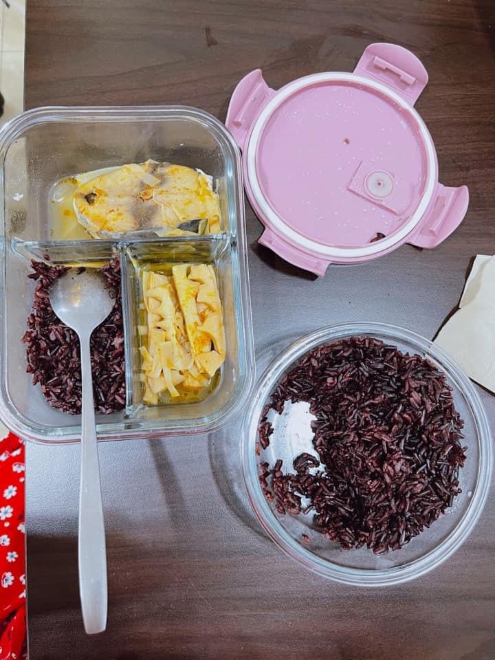 Gạo lứt tím thơm dẻo, tốt cho sức khoẻ, mình mua rất thích trong giai đoạn ăn kiêng giảm cân này