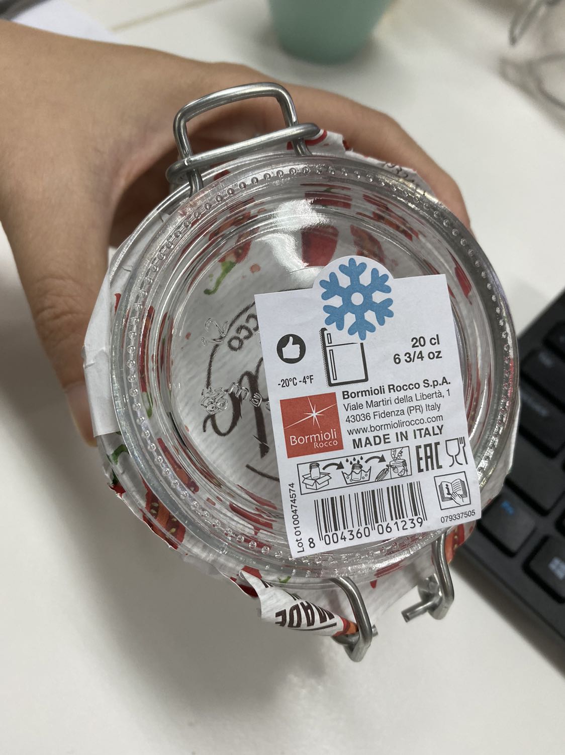 Hũ dày dặn và đẹp lắm! Thêm gioăng cao su nên cực kỳ chắc và kín hơi!
Nói chung tiền nào của ấy! Rất ưng ý với sản phẩm!