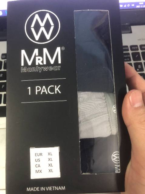 Giá hợp lí, chứ cũng hông phải rẻ, nhưng cái mình hài lòng ở shop, và tiki đó là 1 trải nghiệm tốt,  đóng hộp đẹp, đầy đủ thông tin sp, Brand, thời gian giao hàng chưa đến 2h siêu nhanh.
Trước mua loại cạp to, giờ qua dùng thử cạp nhỏ, vài ổn, mềm mịn , mặc mát thoải mái, mình thích dùng màu tối hơn, nhờ shop đổi mà ko được, hơi tiếc, do đơn hàng xử lí rồi :((