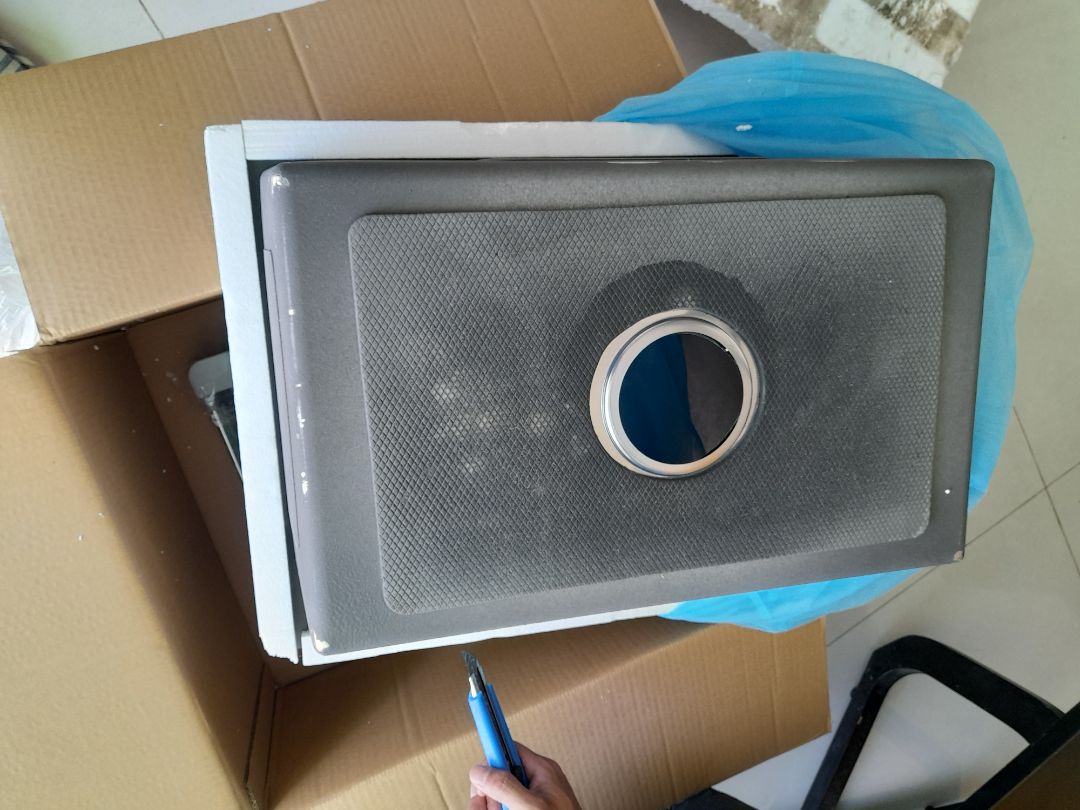 chậu dày dặn .nặng tay. in logo thương hiệu đẹp mỗi tội lớp lót mặt sau dễ trầy .shop đóng hàng đẹp chắc chắn nhiệt tình