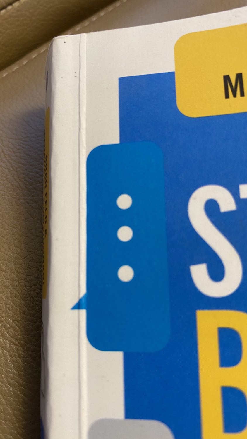 Trang sách quăn queo. Bìa đã có vết hằn. Có vết ố. Trông như sách cũ và bảo quản không tốt.