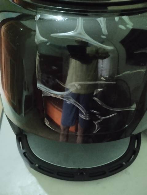 Nồi rộng, nhưng khi chiên quạt kêu rất to,ồn ào khó chịu, độ bền thì không biết, chờ thời gian mới biết,đễ sử dụng, nhưng không biết kích hoạt bảo hành, và khi cần bảo hành thì phải làm như thế nào, chỉ thấy một cái phiếu chưa điền thông tin gì, mua lúc sale nên được tặng ấm siêu tốc cùng hãng nhưng phải đợi tận gần mười ngày sau mới gửi quà tặng cho mình ,đóng gói và gửi nồi nhanh nhưng quà tặng thì ...quá chậm