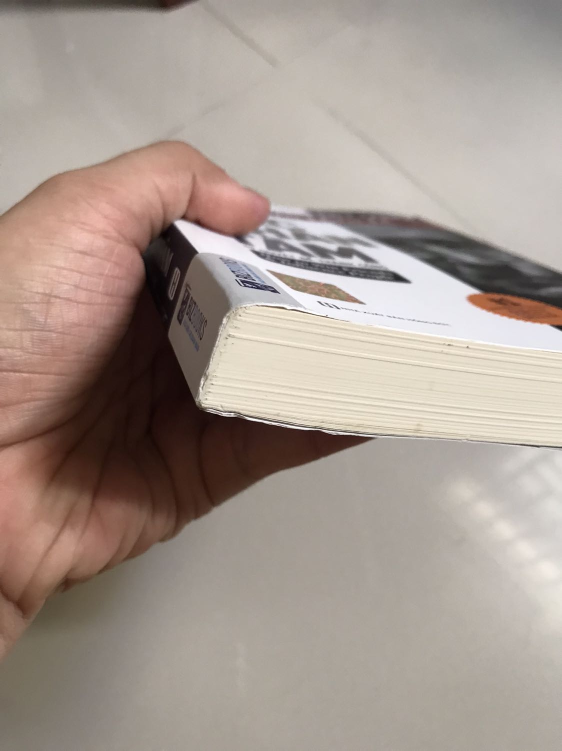 Nội dung thì khỏi phải bàn rồi. Ngày xưa mình đọc được bản dịch sơ khai của cụ Nguyễn Hiến Lê đậm chất của cụ thích lắm mà đã cho người khác nên giờ đành mua lại bản hiện đại. Dịch nên vận chuyển trễ khá lâu và sách cũng hơi tơi tả như sách cũ, đó giờ mình mua sách Tiki đều được bọc plastic mỏng nay không có nữa. Thông cảm vì dịch vậy