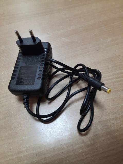 Tôi đã nhận hàng, tin tưởng không thử, đến lúc dùng thử thì phát hiện cục nguồn không vào điện. Đề nghị shop đổi lại cục nguồn cho tôi.  Thông tin cục nguồn ( Input 1*** V ~ 50-60Hz, Output: 12V - 2000mA