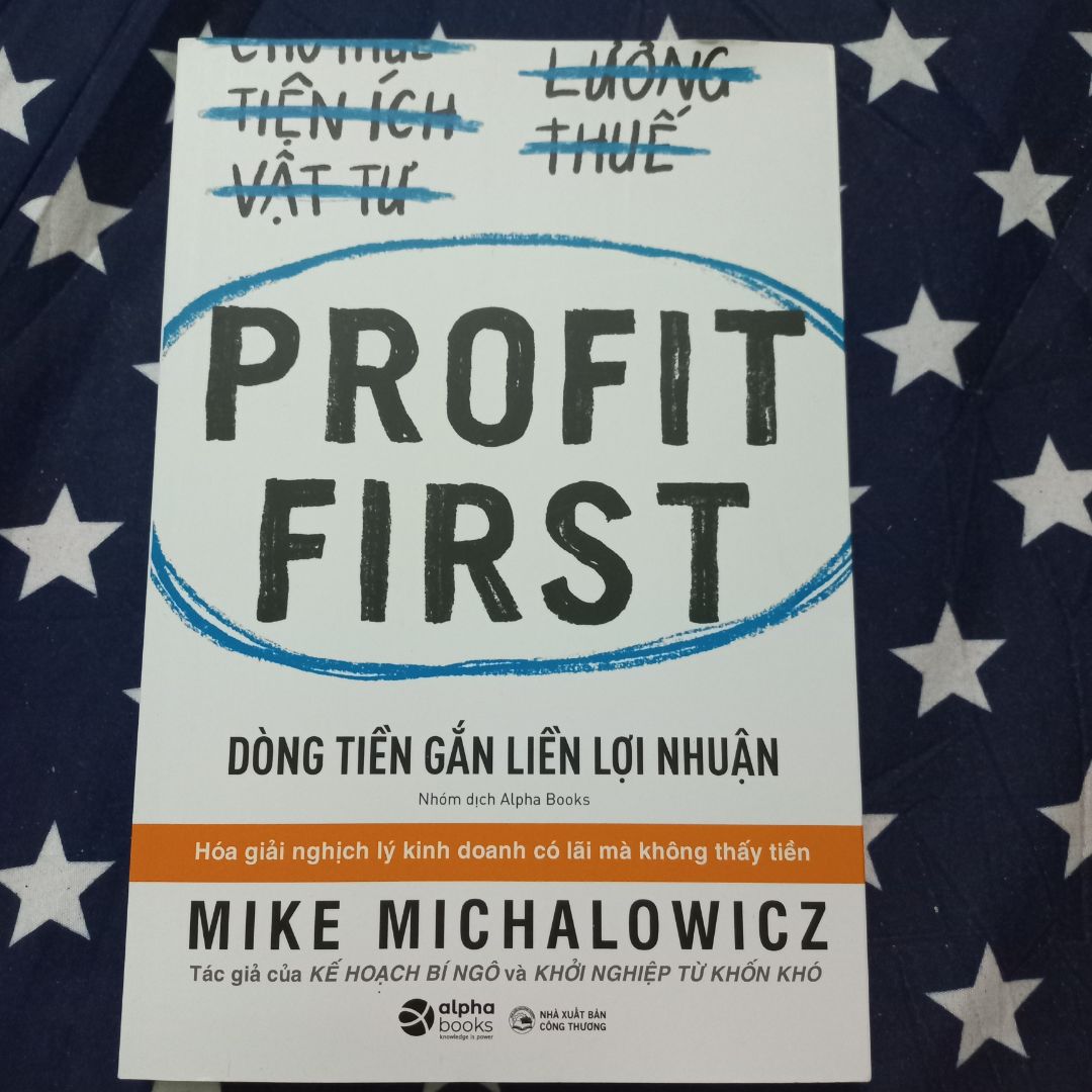 Cứ sách liên quan đến tiền là em thích các bác ạ. cuốn này khổ sách to, nhiều chữ, đọc ok phết đấy ạ. bác nào thích kinh tế như em, nên có 1 cuốn để ngâm cứu dần nhé