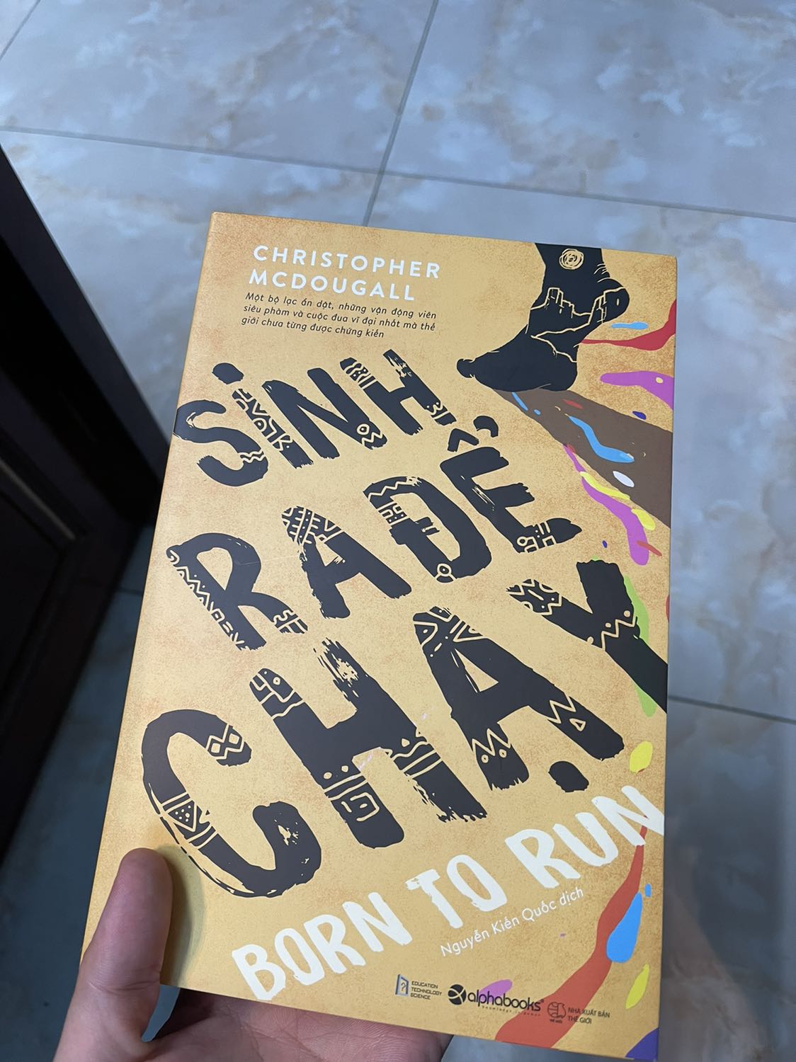 Tiki ship hàng rất nhanh. Sách được bọc nilông cẩn thận nên bảo đảm được hình thức, không ố bẩn hay sứt sẹo khi nhận hàng. Chất lượng giấy rất tốt.