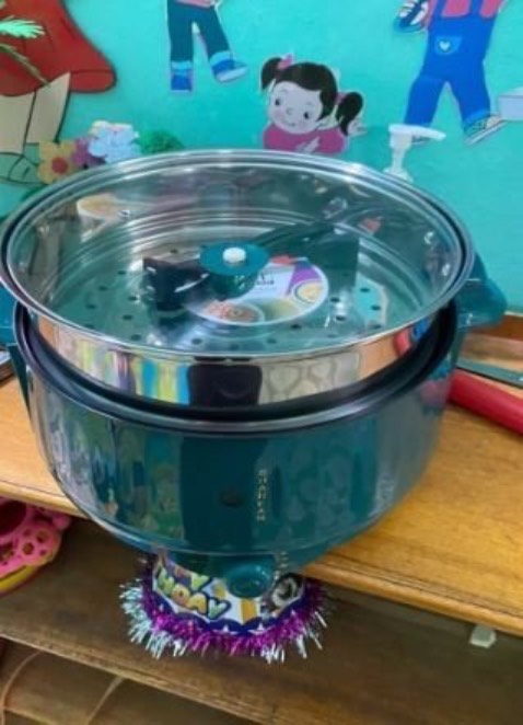 Cắm điện thấy làm nóng khá nhanh.
Cảm nhận nồi khá nhẹ, thân bằng nhựa sáng bóng
Với giá tiền dưới 200k thì như thế là được. Độ bền thì chưa biết được. 
Với mình như vậy là tạm được. Sợ lớp chống dính là sơn, ăn uống cảm giác không yên tâm lắm. Nhưng với giá tiền này thì không đòi hỏi thêm được. xửng hấp inox dùng hấp bánh bao khá tốt