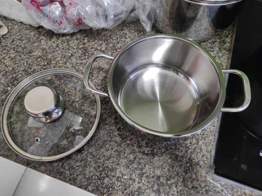 nồi chắc chắn, nặng sang trọng, quá tốt so với giá tiền