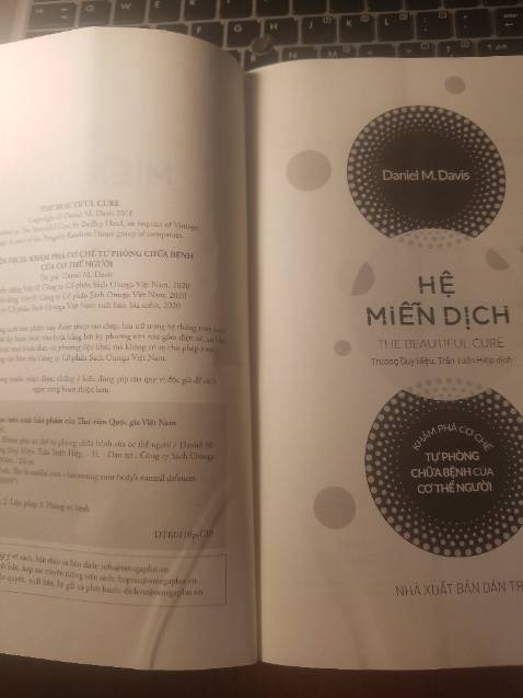 Nội dung hứa hẹn sẽ rất hay nhưng sách gãy gấp và hơi trầy. Sách mình đặt lần nào cũng như thế này. Shop hoàn thiện hơn.