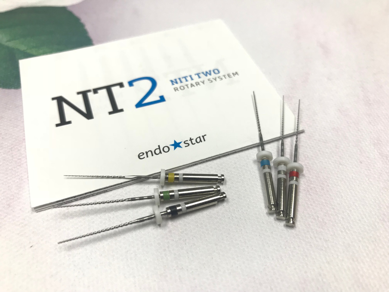 File Endostar này tôi đã mua dùng thử đợt triển lãm bên Đức, nong dũa rất sạch vì nó là dạng file dẻo nhưng không dẻo quá như các dòng ở Việt Nam đang bán, chinh phục được hầu hết các loại ống tủy từ thẳng đến cong phức tạp, nay lại thấy có trên Tiki mua có mã giảm giá nữa quá tiện lợi phải đặt thêm ngay. Lâu lắm rồi mới tìm được loại trâm file  giúp mình trong quá trình điều trị nội nha nhiều đến như vậy, thời gian, chi phí, công sức... Quá tuyệt! Cực kỳ recomment cho file này