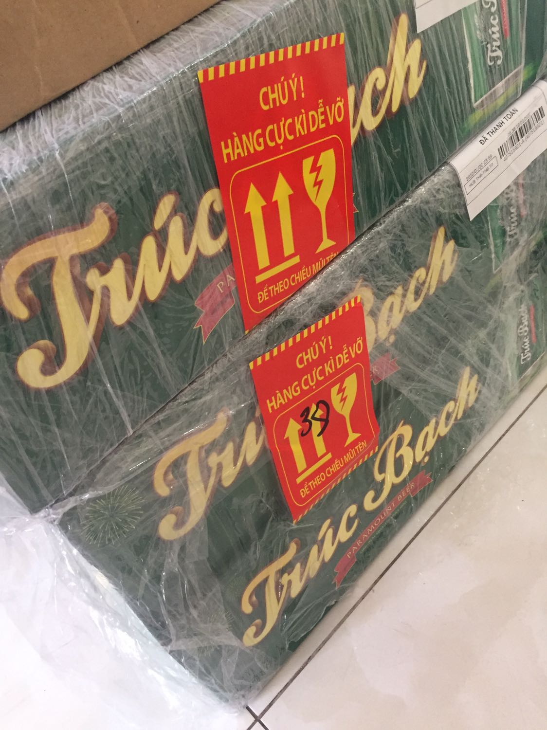 Hương vị thơm đặc trưng của Trúc Bạch khác với các loại bia khác, cảm giác uống lạnh rất đậm đà hơn. Giao hàng nhanh, SG đặt thứ 4, thứ 5 giao. 5 sao cho chất lượng và shipper