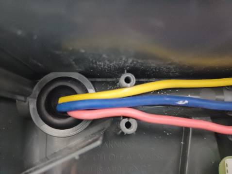 5* cho shop thôi. Sản phẩm chưa ưng ý lắm. Lỗi nhỏ - cái chân bát giữ dây nguồn mới mở ra là thấy nứt, nói thật là mới mở ra thấy vậy liền (như hình). E bỏ luôn cái bát, bắt vít vào sợ nó bung rớt con vít đâu đó hay vào bo mạch còn khổ hơn.