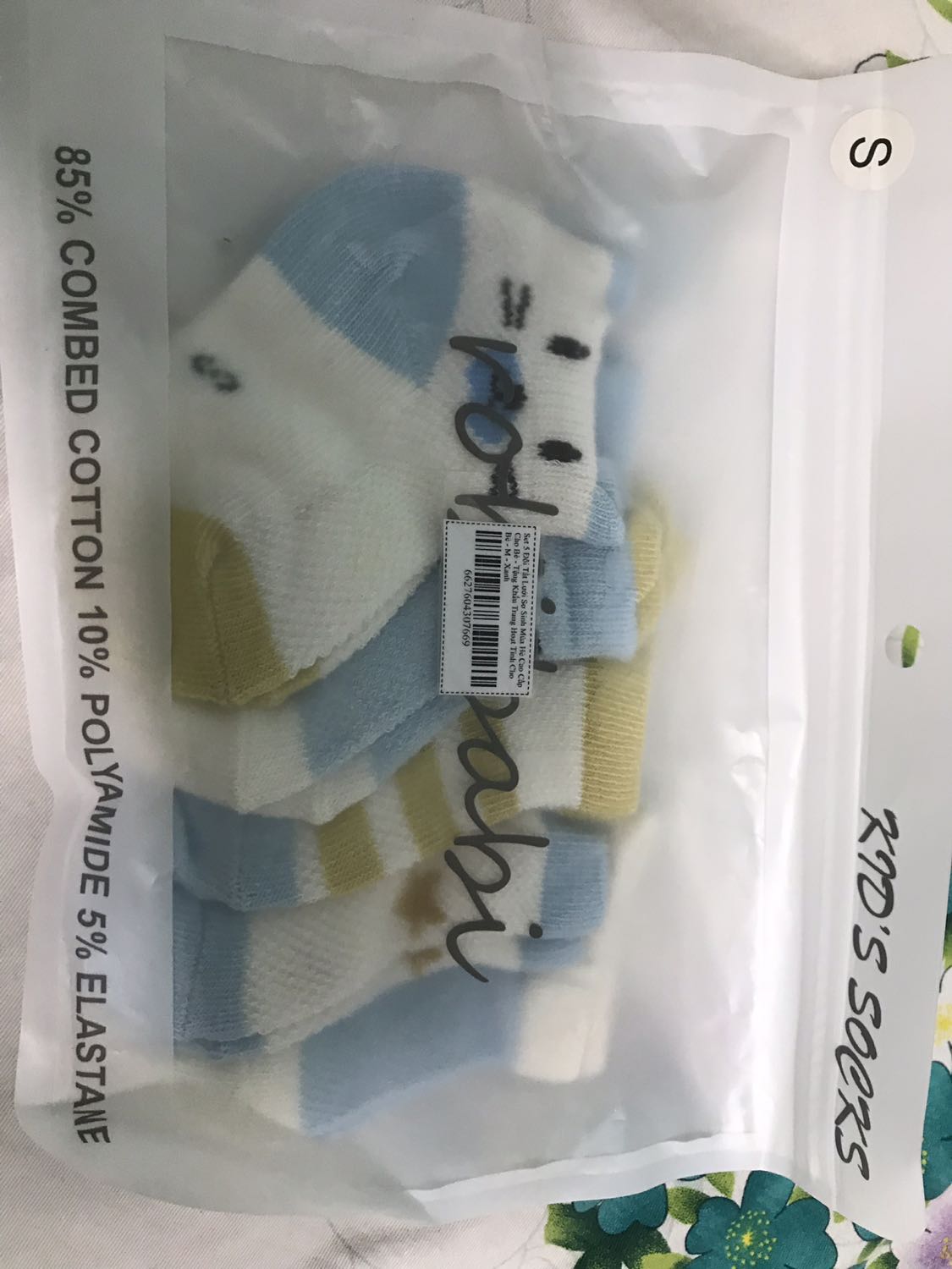 Đặt hàng ở Tiki mình rất yên tâm về chất lượng và thời gian giao hàng nhưng lần này thật sự k hài lòng chút nào. Hôm mình đặt tất này giá 59.900 đ cơ, đặt hàng ngày 11/08/2019 mà mãi ngày 21/08/2019 mới giao, mình đặt size M nhưng giao size S về nhỏ chân con mình đi k vừa giờ như bỏ không đi dc, đánh giá 1 Sao Đặt hàng ở Tiki mình rất yên tâm về chất lượng và thời gian giao hàng nhưng lần này thật sự k hài lòng chút nào. Hôm mình đặt tất này giá 59.900 đ cơ, đặt hàng ngày 11/08/2019 mà mãi ngày 21/08/2019 mới giao, mình đặt size M nhưng giao size S về nhỏ chân con mình đi k vừa giờ như bỏ không đi dc, đánh giá 1 Sao