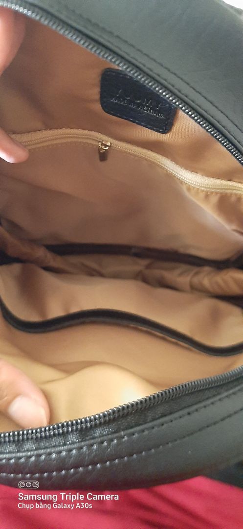 chất lượng sản phẩm tuyệt vời. cam mình hơi phèn nhưng chất lượng túi đáng đồng tiền bát gạo nhé. chất da đẹp, mịn, form chuẩn, có nhiều ngăn. ncl ưng cái bụng. nên mua nha mn