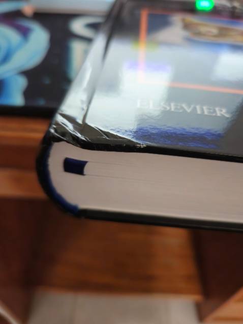 sách song ngữ, phù hợp với sinh viên y 
sách còn bị cong chỗ 2 góc trong