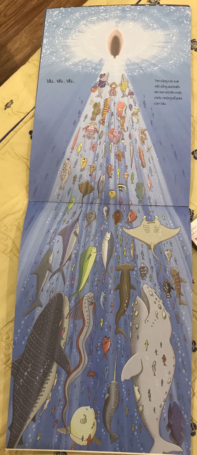 Hồi nhỏ mà mình được đọc bộ này thì chắc mình cũng tin sái cổ rằng có toà nhà 100 tầng dưới đáy biển, dưới lòng đất và trên bầu trời mất. Chỉ tưởng tượng thôi cũng đã thấy vô chngf hào hứng. Như được quay lại thời thơ ấu, đắm chìm trong thế giới hình vẽ muôn màu.