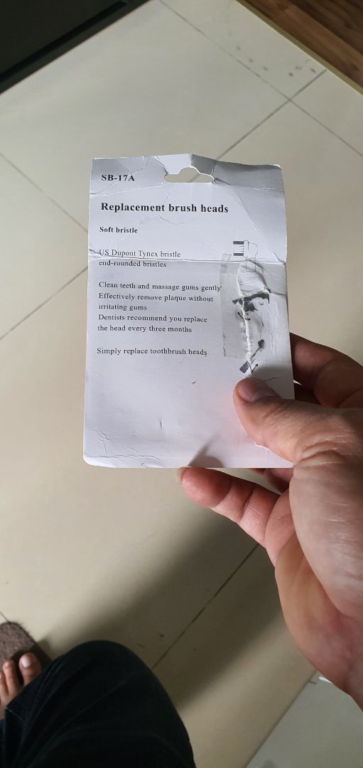 Nhà bán Century giao hàng này ai mà dùng được, hàng trả lại lại giao cho khách ah, băng dính lại lem nhem ko chấp nhận được tiền chứ có phải rác đâu