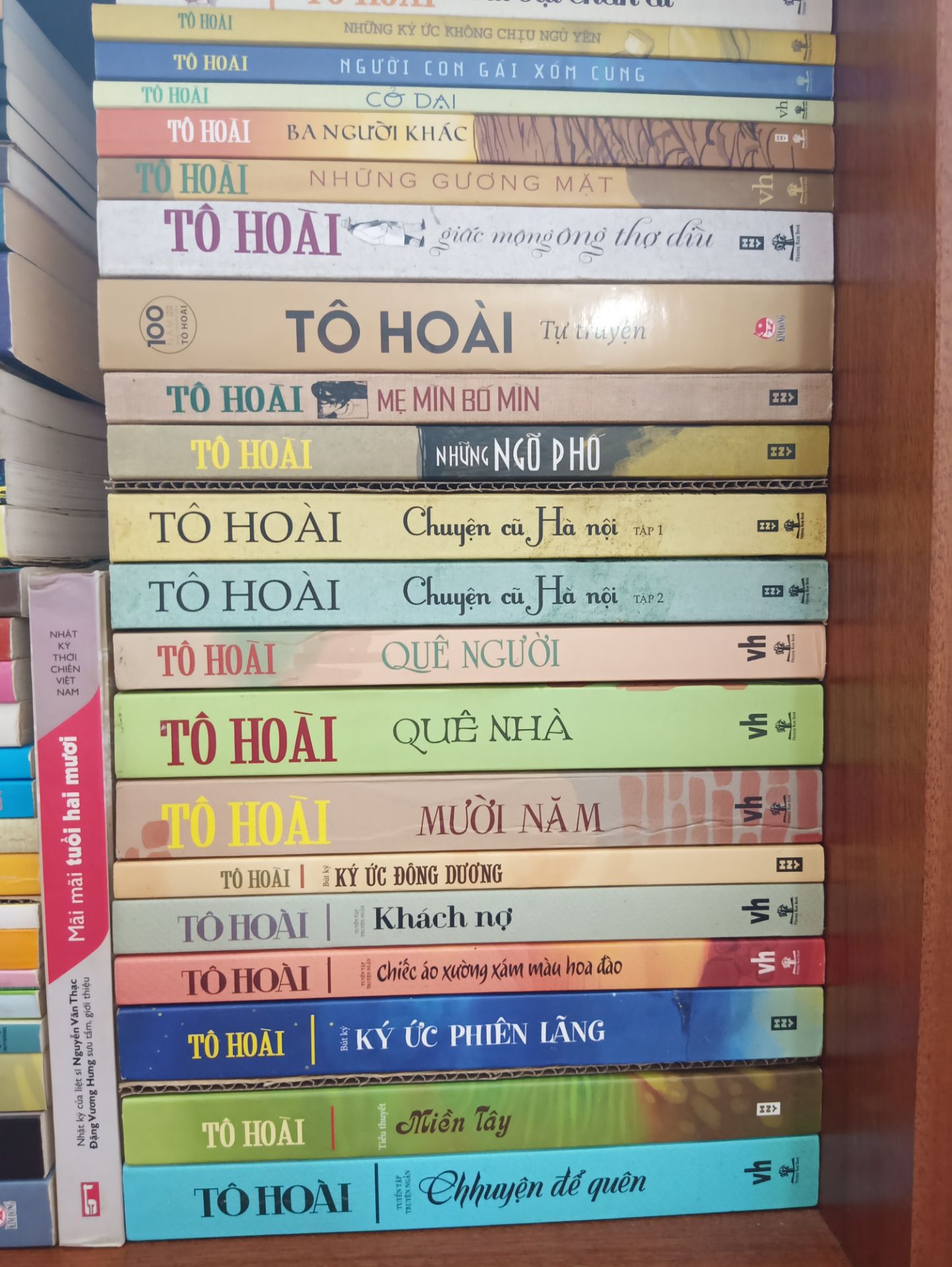 Bút ký của nhà văn Tô Hoài.. Sách bìa mềm tay gấp khá đẹp.