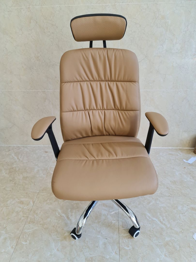 Ghế đẹp. Ngồi êm, chất lượng hoàn thiện chưa cao.