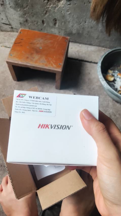 Tài xế rất chu đáo, tôn trọng khách. Gửi đồ cho mình xong còn cảm ơn nữa chứ! Mình thấy vui với lời cảm ơn từ anh tài xế lắm ạ!

Hàng cảm quan nhìn tốt. Mình dùng vài ngày rồi. Thỉnh thoảng zoom ko nhận webcam. Mình rút ra cắm lại thì lại lên lại. Ko biết do máy tính hay do webcam nữa??