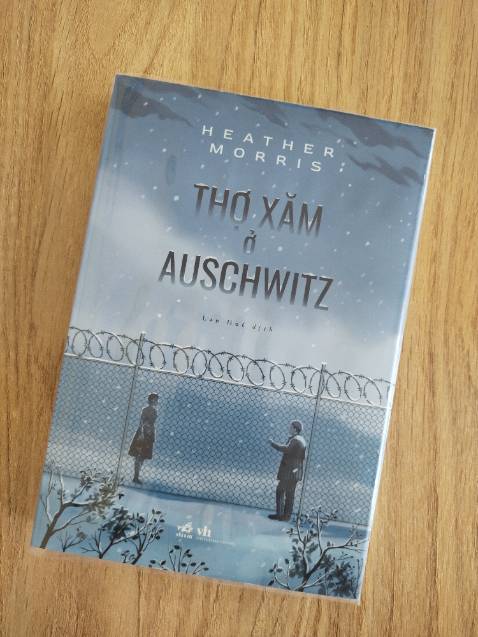 10 điểm cho sách - 2 khâu đóng gói
Sách Nhã Năm thì khỏi bàn, bìa đẹp, cầm trên tay thích lắm. Nội dung hay, hợp với mình và mình cũng recommend mn đọc nhé. 
Khâu đóng gói của tiki vẫn chưa khá hơn. Chỉ bỏ sách vào hộp rồi giao đi chứ không bọc gì bên ngoài để chống sốc cả. Lần đầu mình đặt đã rách hết bìa của 1 quyển, lần này thì khồn có hư tổn gì nghĩ trọng nhưng vẫn không thật sự hài lòng
