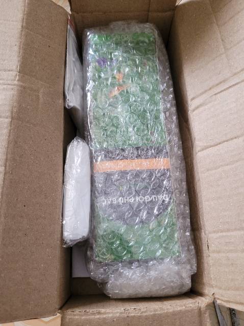 Giao hàng nhanh, đóng gói cẩn thận. Có kèm theo phụ kiện bao tay, ủ tóc.