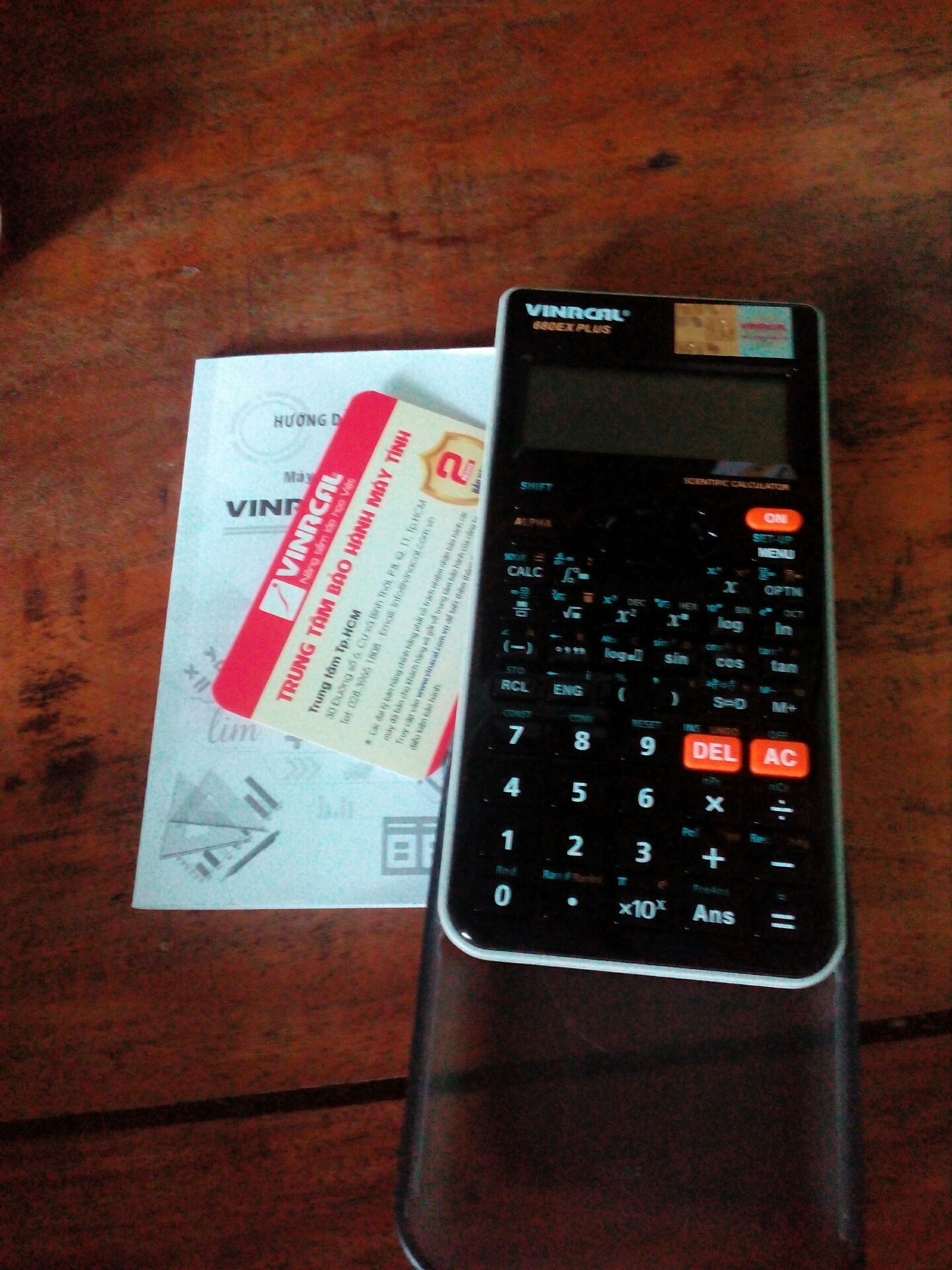 Giao hàng nhanh sớm trước 2 ngày với anh shipper rất nhiệt tính, nói chung thì ban đầu thì mọi thứ rất ok nhưng mà mình chưa text thử máy nên ko thể biết máy ra sao. Nhưng mà cũng xin dành một lời cảm ơn đến tiki và nhà vận chuyển rất chuyên nghiệp.