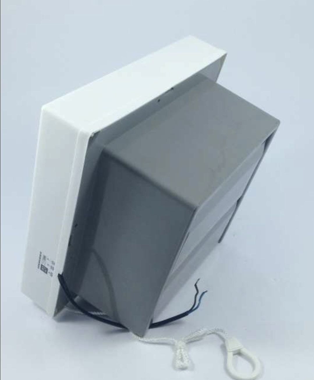 sản phẩm ok, giao hàng nhanh và an toàn, kích thước lỗ âm tường là 25x25cm các bạn lưu ý nhé, quạt dễ dàng tháo lắp vệ sinh, động cơ khá mạnh, chạy êm.