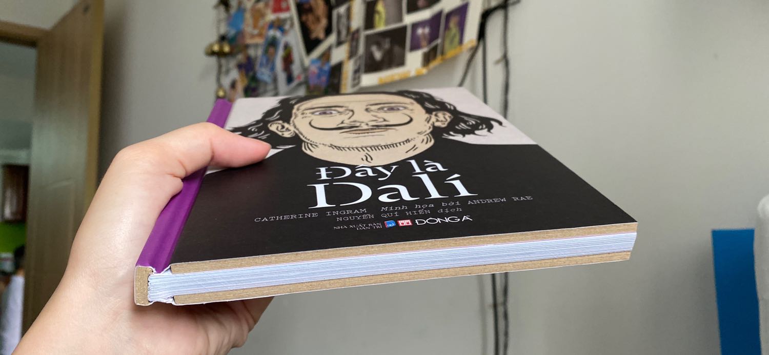 Mình vẫn chưa đọc sách, nhìn chung bên ngoài khá dày dặn và chắc chắn, bìa bồi nhiều lớp, màu in khá ok. Đặc biệt là phần minh hoạ nhiều và xinh nên chắc là sẽ rất dễ đọc.