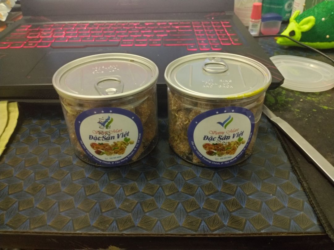 ban đầu cứ tưởng nhận đc gói như trong hình, nhưng lúc nhận hàng lại nhận đc 2 hộp be bé xinh xinh, cũng xịn xò phết! Quan trọng là vị rất ngon luôn ạ!