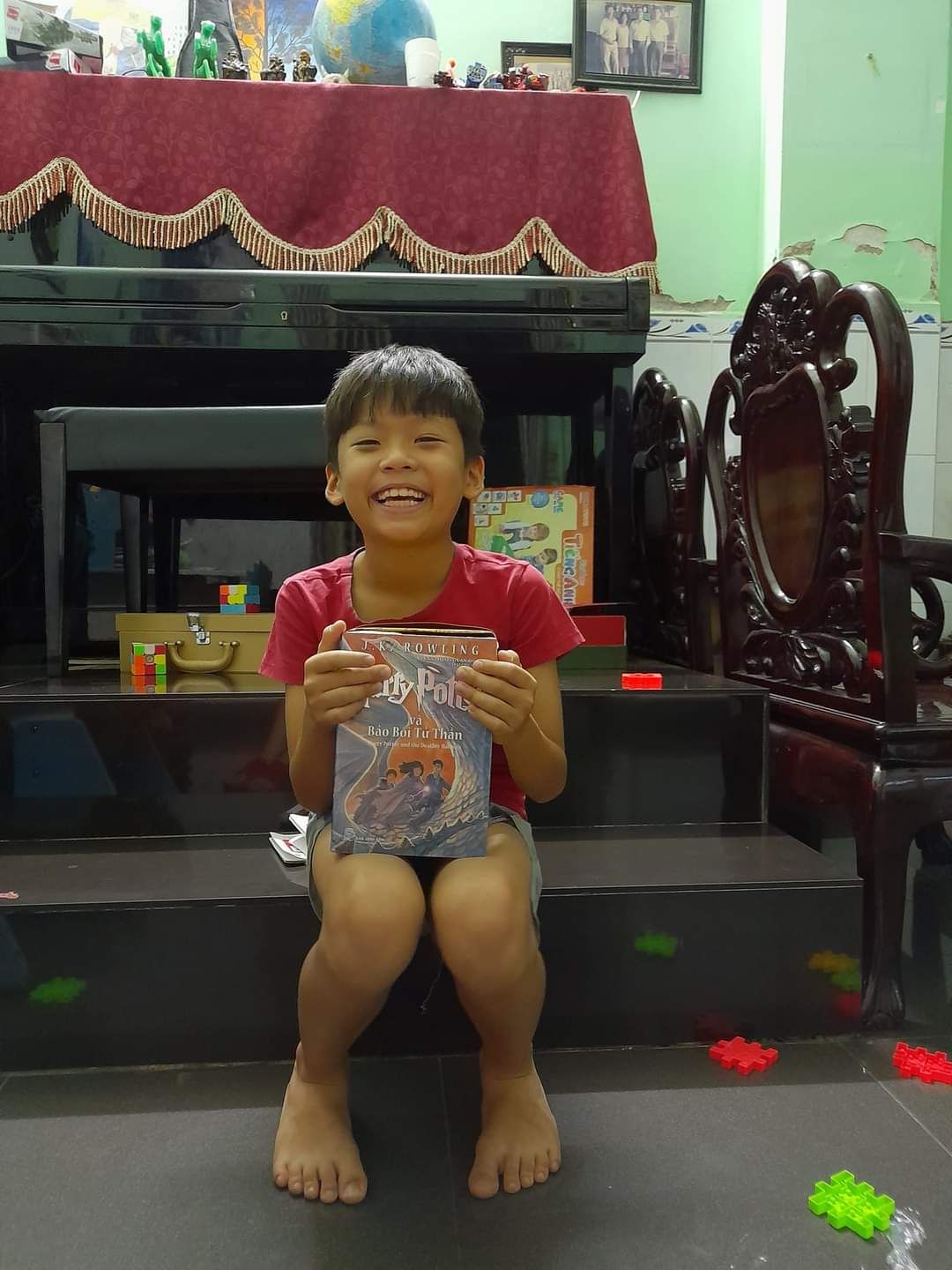 sách đẹp.
bé rất thích