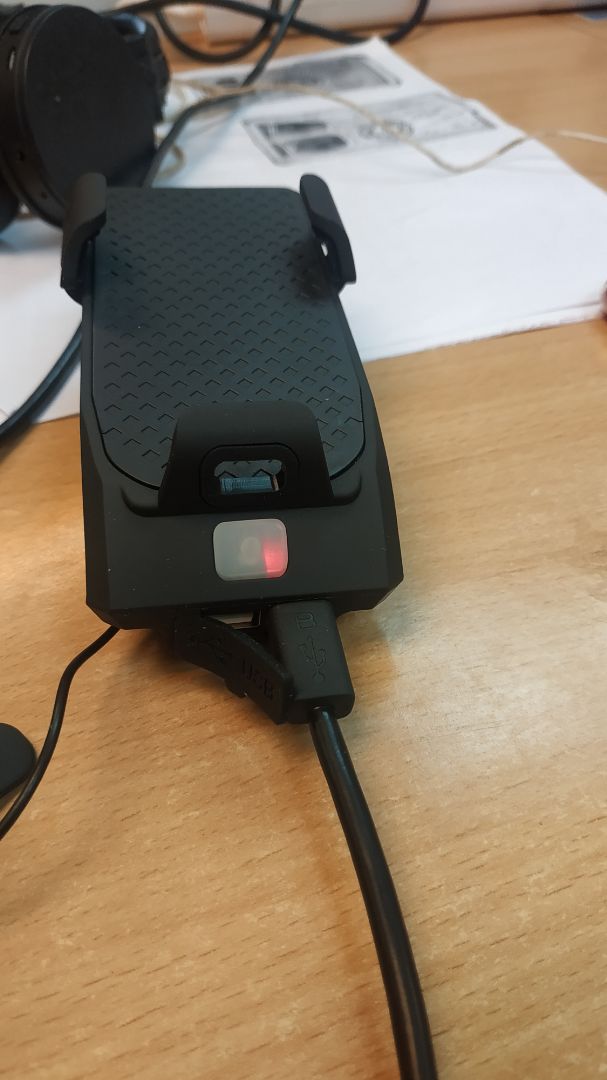 nhận hàng bật có lên đâu. Bán hàng kiểu gì thế này