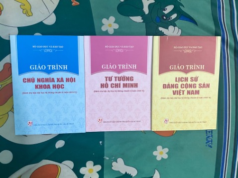Sách đẹp, mới. Không bị rách hay hu hỏng gì bên trong. Giao nhanh