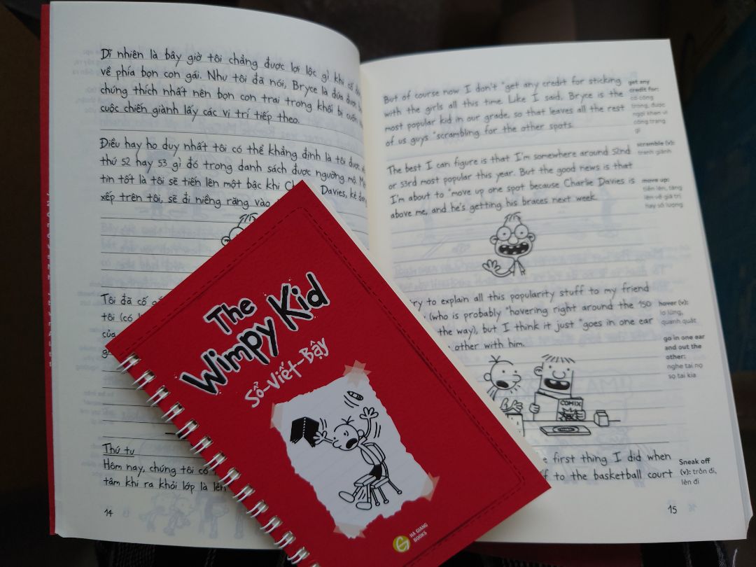 Sách đúng như mô tả, rất dễ thương nha, sách song ngữ nên rất dễ đọc. Phần tiếng Anh có thêm giải thích từ mới, hình ảnh và nội dung được thiết kế rất cân đối, bìa sách cầm chắc chắn, mình sẽ tiếp tục ủng hộ shop nha!