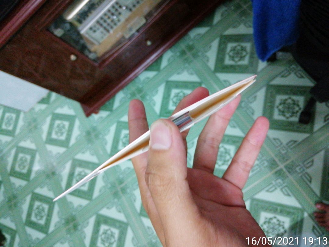 Hàng đã bốc không còn nguyên, nếu nhà phân phối lấy lý do bốc kiểm tra thì phải có niêm phong đăng này không có tem niêm phong của nhà cung ứng, tuy hàng rẽ tiền nhưng cũng phải rõ ràng. Nghi ngờ hàng đã qua sử dụng