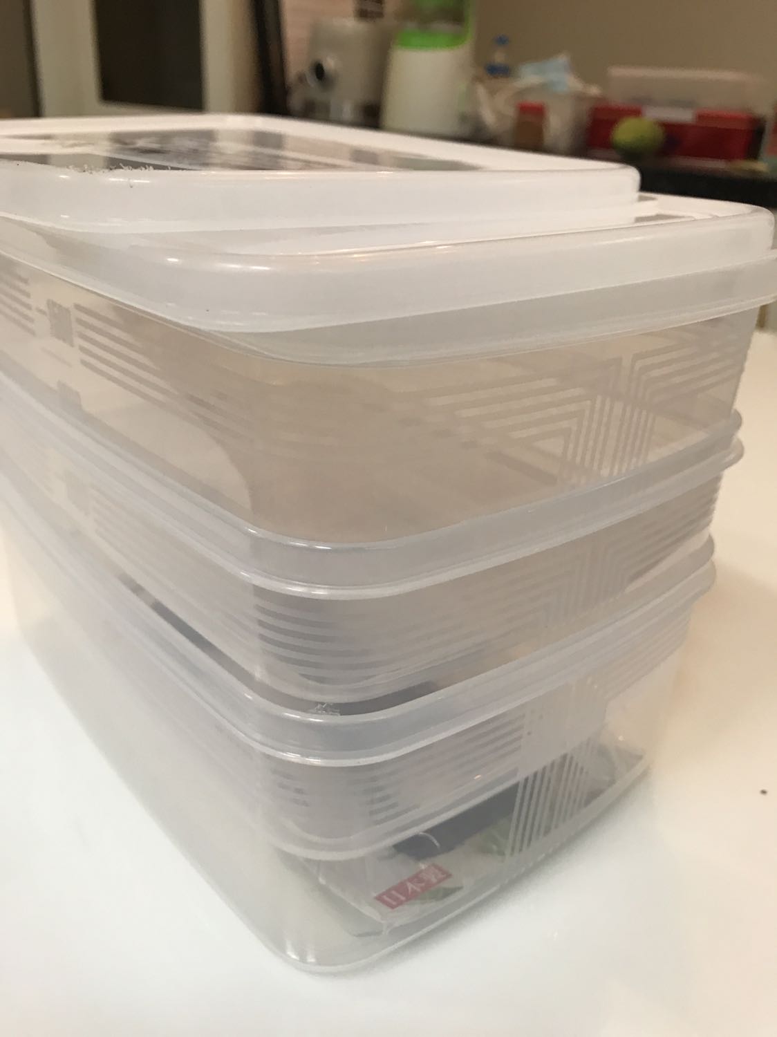 Tôi đặt mua set hộp 3l nhưng giao loại 2l. Đóng gói hộp rất tệ khi chồng cứng lên nhau và tôi k tài nào tách các hộp ra được.