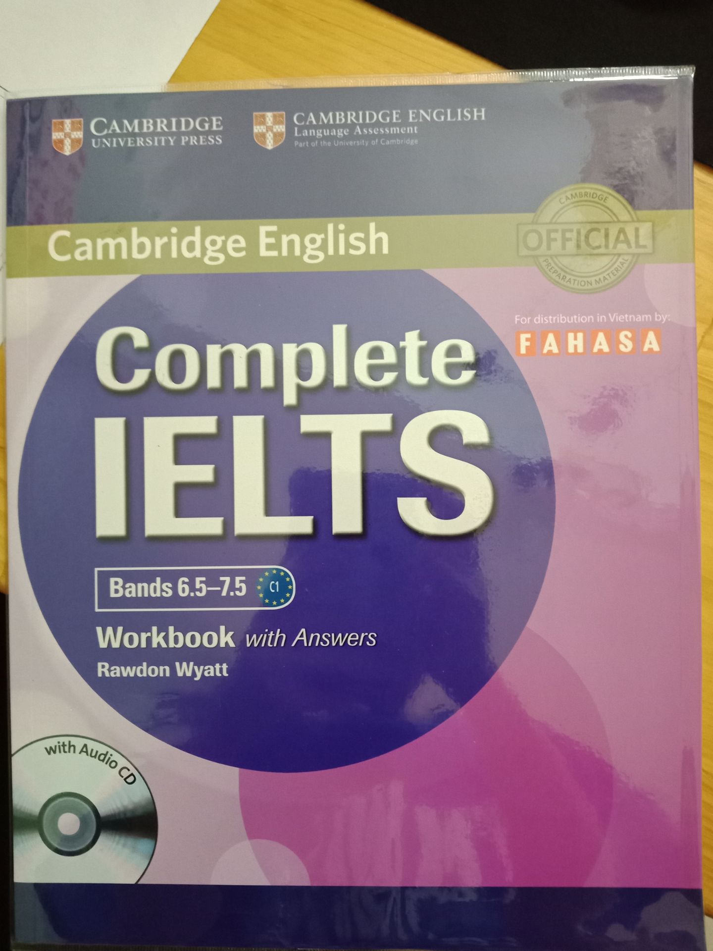 sách hay, hữu ích cho các bạn cần luyện thi IELTS. Giao hàng có hơi trễ hẹn chút xíu nhưng vẫn hài lòng về dịch vụ và chất lượng.