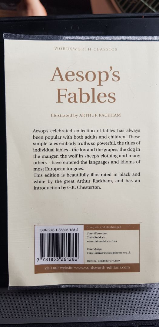 Ship hàng nhanh. Sách nhận đến thì hơi bị móp méo 1 chút nhưng không bị rách hỏng nên oke. Mục lục rõ ràng, các câu chuyện Ngụ ngôn Ơ Dốp đã có phần nào quen thuộc với tuổi thơ nên rất thú vị. Sách tiếng Anh nhưng từ vựng không quá khó. Tổng kết lại là đáng mua.
