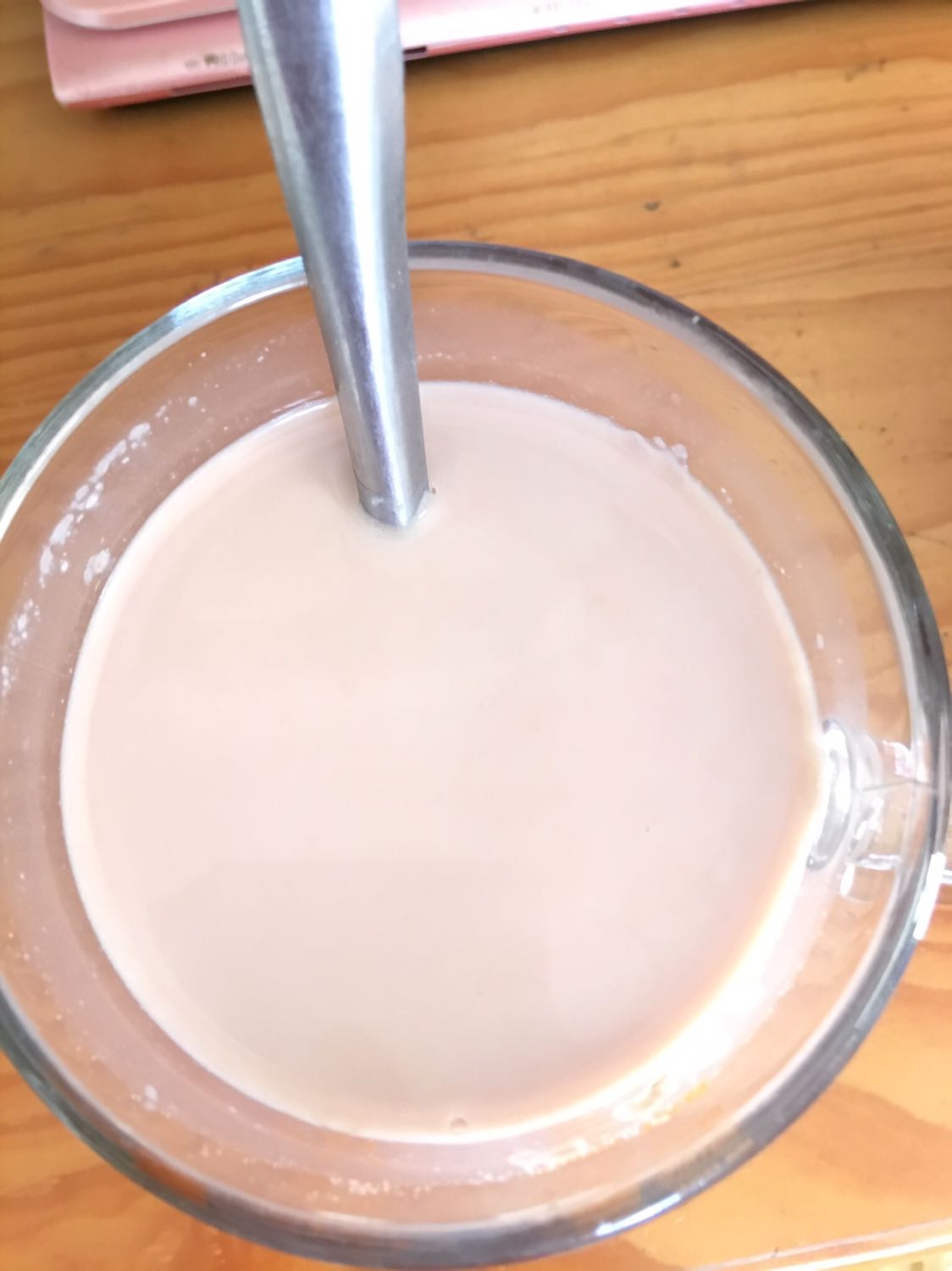 Tiki mới giao hàng cho mình sau 2hom đặt hàng . Nói chung xưa jo tiki giao hàng thì rất nhanh bất kể mình mua món j . Mình rất thích đặt hàng mua là có dùng liền k phải đợi lâu .Sp giao giống như hình ảnh ...chất lượng sản phẩm thì mình chưa dùng nên k bit kết quả sẽ ntn . Hum nay mua zề mở ra uống thử thì thấy vị nhạt , hương sô-cô-la dễ uống .. mình sẽ cố gắng dùng theo hướng dẫn của nhà sản xuất và theo dõi cân nặng và sẽ phản hồi thêm