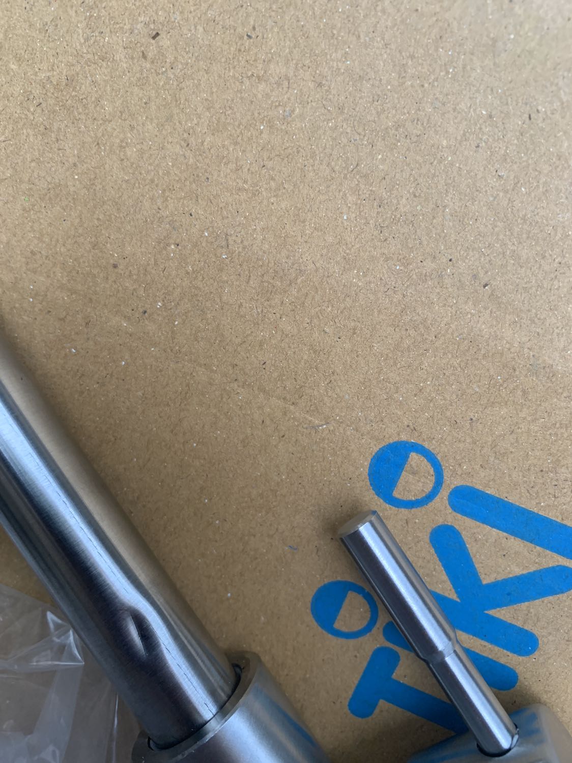 Mang về thì móp, đồ rẻ tiền chẳng có thời gian mà đi đổi nên đành bỏ, đã gửi *** cho Tiki. Liên tiếp 3 lần order mà 2 lần Tiki huỷ trong đó 1 lần huỷ không báo, lần 3 sản phẩm lỗi. Gói Tiki Now thì giao chậm 1 ngày, để xem bình luận này của tôi được hiển thị hay không!