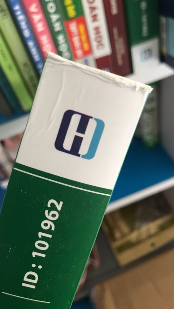 Má bữa phản hồi sách bụi với kh có chống sốc các kiểu rồi mà giờ lại như v luôn :))) mất công giới thiệu cho ngta mua shop này. Bụi v mà còn k thèm bọc gì luôn, ngta mua sách về mà cảm giác bụi bặm v thì vui gì nổi nữa 🙂 bữa mình đánh 4 sao vào inbox cho mã giảm 10k từ đơn 0đ các kiểu tới lúc ib lại xin thì k rep :))) hảo shop